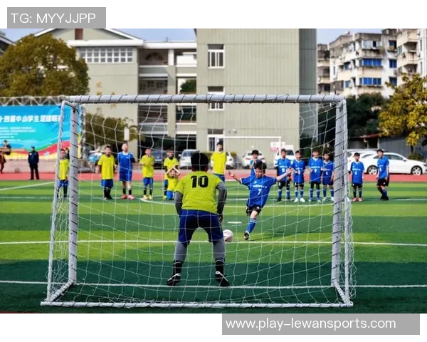 足球舞动青春激情展现梦想与团队精神的完美结合